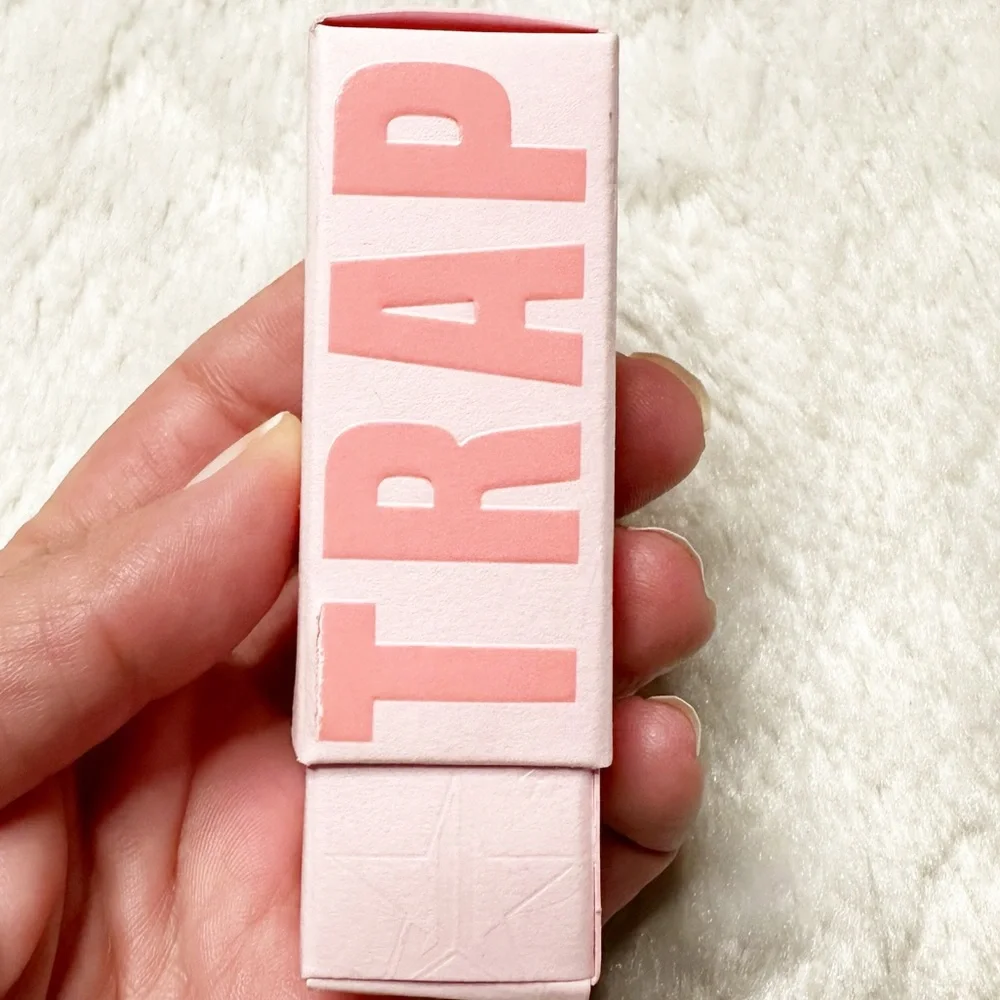NIB Jeffree Star Velvet Trap Lipstick in Unphazed Full Size 3.3g